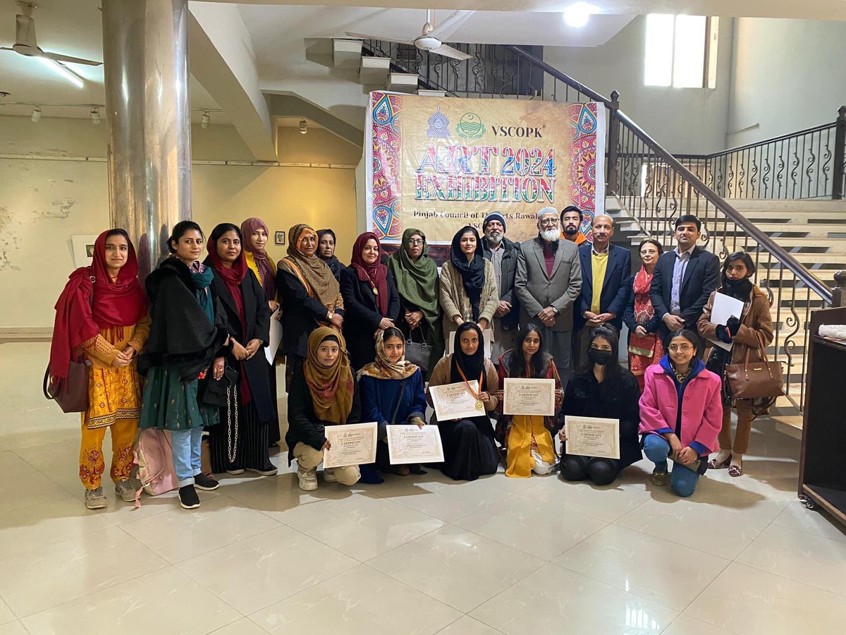 vscopk's tweet photo. A painting exhibition was organized in Punjab Arts Council in collaboration with VSCOPK. Punjab Arts Council Director General Syed Bilal Haider was the chief guest at the opening ceremony of the exhibition. https://t.co/QBh8ZMnJ0h