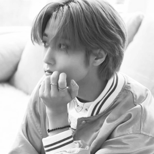 lizzybeom's tweet photo. Os M¡nsvng | Suggestive letters  🔞

dónde jsng le escribe cartas  anónimas a mnho con intenciones sugerentes que despiertan el interés y deseo del mayor, y el día de san valentín por fin descubre quién es el provocador autor de las cartas en su casillero https://t.co/nKU8GdYPGr