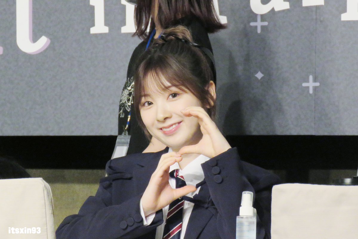 240215 台湾サイン会 ミイヒ かわいい⋯🍞🎀🩷 #NiziU #니쥬 #MIIHI