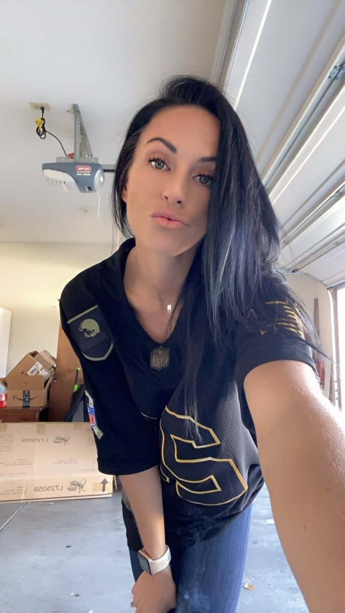 XoxooHazel's tweet photo. no one more loyal than a browns fan 🤞🏼

https://t.co/uvvjsghYH8

#cute #model #onlyfans #beautiful https://t.co/wFNWgJCsFj