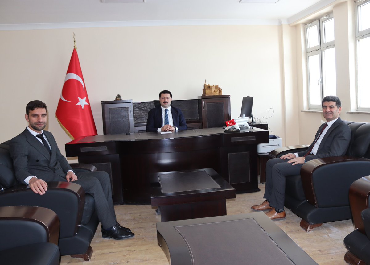 İl Müdürümüz Ertaç BAKİ ve Diyadin Sosyal Hizmet Merkezi Müdürümüz Musa ATLI, Diyadin Kaymakamı Mustafa KARALİ'yi ziyaret ettiler. <a href="/tcailesosyal/">T.C. Aile ve Sosyal Hizmetler Bakanlığı</a> <a href="/ertacbaki/">ERTAÇ BAKİ</a>