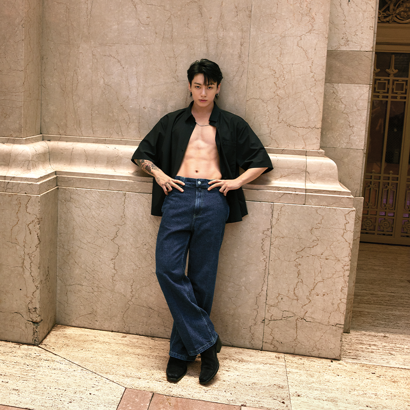 CalvinKlein's tweet photo. 글로벌 팝스타 정국, 캘빈클라인의 아이콘이 되다.​

Photo by Mertalas