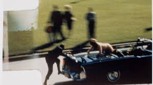 55Bellechasse's tweet photo. Covid, incendie de Notre Dame, Butcha, assassinat de JFK, conquête de la Lune, Epstein, Nord Stream, elections US 2020, les insectes pour sauver le climat, Zelenski pour sauver la démocratie, Biden sans devoir de mémoire, le 7/10, le 11/09… et la liste est longue

Comment peut on encore écouter les politiques et les médias qui nous ont fait ingurgiter toutes ces conneries ?

Et maintenant il y a l’article 4
Et il y aura bientôt sa suite …

Je ne veux jamais plus écouter le gouvernement ou tout gouvernement qui ne rétablit pas le vérité avec courage 
Pourquoi Ni les Tv, ni les politiques de tous bords sont ils incapables de poser les bonnes questions et d’essayer d’y répondre avec bon sens ou rigueur

En restant silencieux ils deviennent complices des mensonges
Ok c’est difficile d’être don quichotte
Mais … quelle légitimité à ne même pas évoquer cela … et essayer de se faire passer pour Zoro

Tant que d’aussi gros mensonges existeront … le reste n’a aucun sens …!!! Car la confiance n’est pas possible

Et ça concerne tous ceux qui ont du pouvoir
D’ailleurs, Poutine l’explique bien … que faire face à une industrie du mensonge aussi puissante
En Russie, il travaille d’arrache pieds à rétablir les vérités historiques et à se poser toutes les questions …
Il a trouvé intéressant que l’IA dise que les preuves de la conquête de la lune étaient truquées, c’est un pas

Par exemples, parmi les énormes mensonges :

Comment Notre Dame de Paris a t’elle pris feu, alors qu’il n’y avait pas de petit bois ni d’archives en papier pour démarrer incendie ?

Pourquoi JFK a été assassiné et par qui ?

Est on aller sur la Lune et si oui quand pourrons nous y renvoyer un appareil, même inhabité capable d’en revenir (ce qui est impossible depuis 55 ans, malgré les progrès technologiques considérables) ?

Comment Biden a pu être élu avec plus de voix que tous ses prédécesseurs et des absurdités statistiques, sans qu’il y ait eu fraude; alors qu’il n’a fait aucun meeting et que Trump n’a pas démérité, au point de faire mieux que lors de sa victoire précédente ?

Que finançait Epstein et comment a t il ou se suicide juste quand personne ne le regardait ?

Pourquoi les allemands n’ont pas dit que leur enquête conclut que les américains ont fait le coup avec de nombreux complices dont la Norvège, l’Angleterre et la France ?

Comment les tours jumelles et la tour 7 sont tombées à la vitesse de la chute libre, sans laisser autre chose que de la poussière, alors qu’avant les 10 dernières secondes, des pompiers étaient dans les escaliers intacts et sans chaleur, jusqu’au 50e étage des tours ?

Qui est derrière les événements du 7/10, je veux dire réellement derrière ?

Pourquoi l’enquête de Butcha est toujours en cours (…) alors que les conclusions étaient établies le lendemain de la mise en scène la plus bâclée des complots contre la Russie ?

Pourquoi le Covid est il une arme biologique fabriquée par les américains, dont on a accusé les pangolins puis les Chinois; avant d’injecter les veines de quasi l’humanité entière de produits autant inutile que dangereux ?

Pourquoi vaccine t’on les plantes ?

Que savait l’inventeur du PCR qui a justifié sa disparition prématurée lorsqu’il affirmait que son test servait à tout sauf détecter une maladie ?

Pourquoi ont ils poussé les femmes enceintes et les enfants à se faire injecter, mais également les malades incurables avec peu de jours à vivre, pour finalement les déclarer mort du Covid ?

Pourquoi Israël peut tuer chaque jour des civils et en affamer des millions d’autres, sans s’inquiéter d’être vue comme une nation capable d’exactions barbares ? Se pensent ils si puissants qu’ils réussiront à faire oublier leur brutalité et les milliers d’enfants et de femmes morts ?

Comment expliquer qu’un contrat en milliards d’euros se soit négocié par SMS et soit encore confidentiel à ce jour, y compris de ses signataires qui n’ont pu lire que leur nom là où ils devaient signer …?

Sommes nous si cons …!!?!?!!!