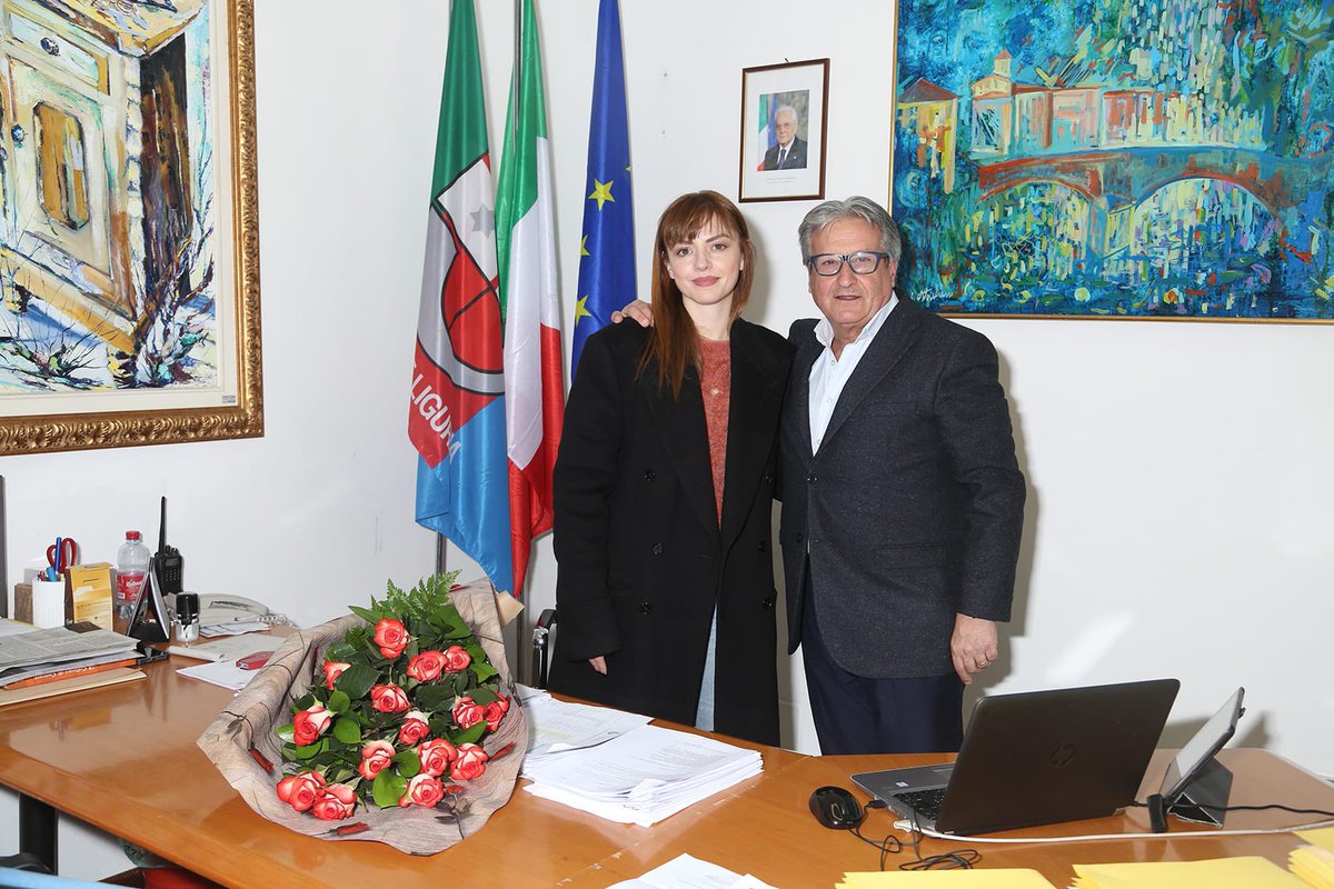 RodolfoMirri1's tweet photo. Consegnato oggi pomeriggio in Comune alla concittadina Annalisa un mazzo di rose biancorosse dal Sindaco Rodolfo Mirri a nome di tutti i cittadini Carcaresi. “per tutti noi sei tu la vincitrice di Sanremo. A breve faremo una festa per festeggiare”
#Sanremo2024  #Annalisa #carcare https://t.co/gKzHB5KTSx