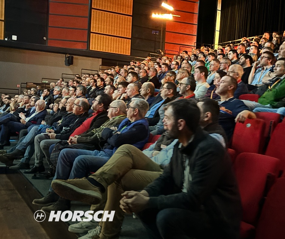 HORSCH_France's tweet photo. Retour sur TerrEvolution à Ludres @GroupeCAL
👐 #Soutien de Michael Horsch aux #revendications des #agriculteurs 🇫🇷 & euro
🗨L'agriculture est inspirée & innovante mais nourrir le monde aujourd'hui & demain implique une #politique agricole #pertinente & ambitieuse sans idéologie https://t.co/5F6nBdWG74