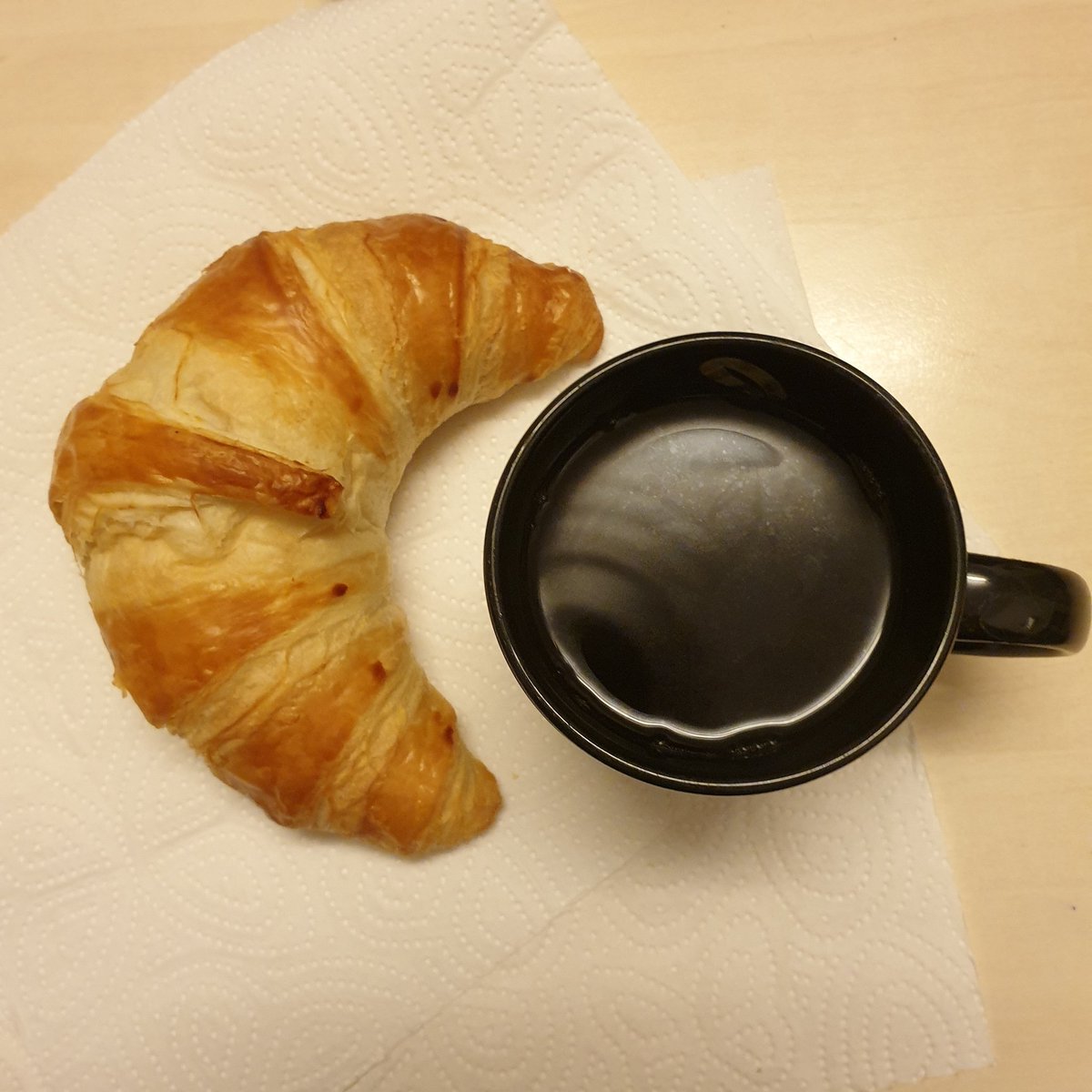 #breakfast #coffee #kaffee #croissant