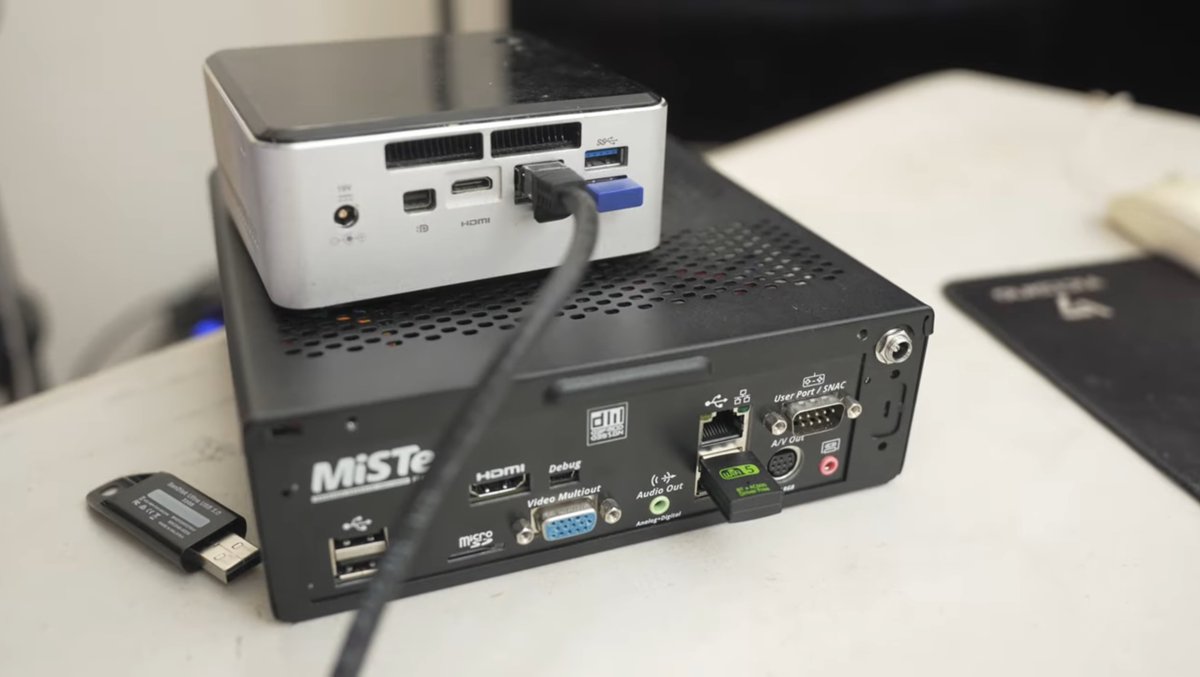 jamesfmackenzie's tweet image. Calling all #MiSTerFPGA experts!

I saw this awesome setup recently on Retro Lu’s Source. It looks like an Ironclad Mini-ITX adapter board - but can anyone identify the case?

I want to build one like this! 😂
