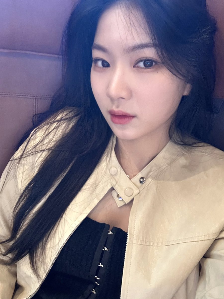 STAYC_talk's tweet photo. 🐱💬
떠나요오

#STAYC #스테이씨 #ISA #아이사 https://t.co/gwXJRvV6eU