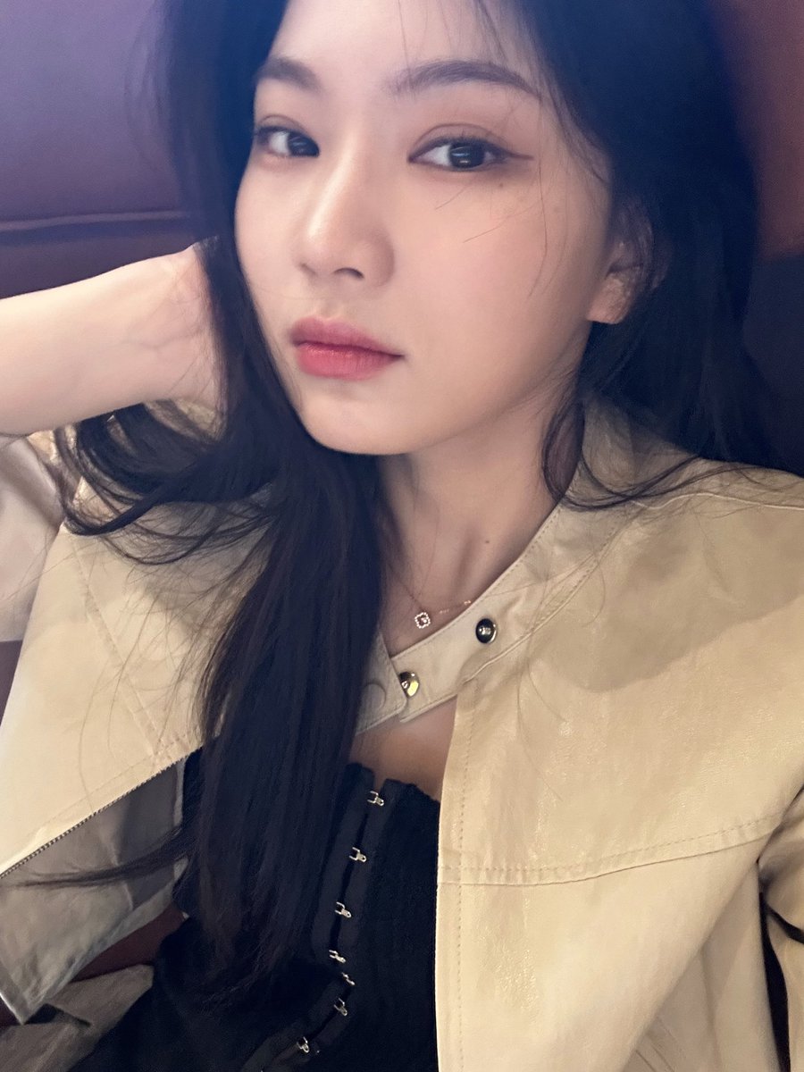 🐱💬
떠나요오

#STAYC #스테이씨 #ISA #아이사