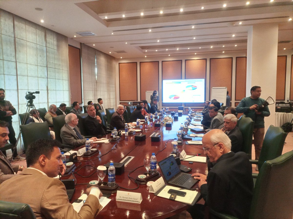 PciPakChina's tweet photo. Mr. N A Zuberi, Senior Advisor CSAIL (@CTGSAIL) delivered a very brief and comprehensive presentation on the topic 👇🏻

“Navigating Financial Challenges: The Future of Chinese 
Investments in Pakistan's Power Sector”

#GreenCPEC #PakChina #PCI #CTGSAIL https://t.co/5iDQWDQkEq