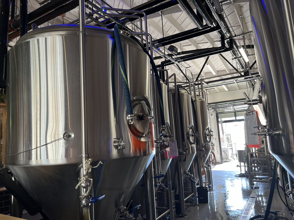 sharaeltravels's tweet image. For delicious burgers and beers in San Diego, head to Original 40 Brewing Company - with 24 taps! 
•
•

#sandiego #visitsandiego #promotion #original40brewing #craftbeer #taproom #sandiegobrewery