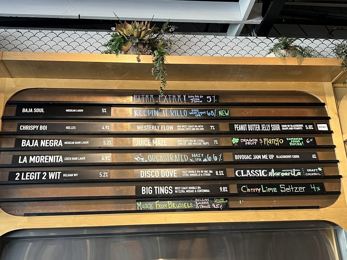 sharaeltravels's tweet image. For delicious burgers and beers in San Diego, head to Original 40 Brewing Company - with 24 taps! 
•
•

#sandiego #visitsandiego #promotion #original40brewing #craftbeer #taproom #sandiegobrewery