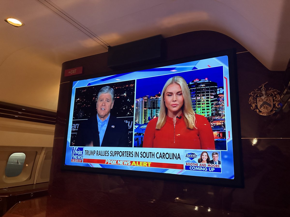 The gang watching @kleavittnh on Hannity on TF1 ✈️🇺🇸
