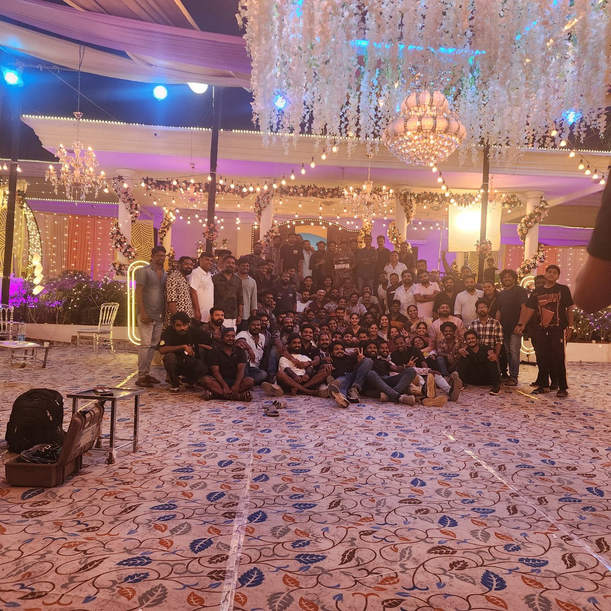 FDFS_Reviews's tweet photo. #GuruvayoorAmbalaNadayil Pack Up!🧨����

Starring #PrithvirajSukumaran #BasilJospeh #NikhilaVimal ❤‍🔥

Written By #DeepuPradeep (#Kunjiramayanam, PPL ) 🙌

Directed By #VipinDas (#JayaJayaJayaJayaHey) 👏 https://t.co/X3cCBp4XkZ