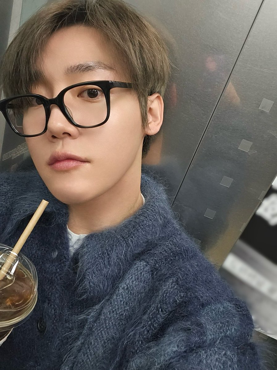 GoldenChild's tweet photo. [💡] #골드니스 여러분!
잠시 후 1:00 PM KBS Cool FM #가요광장
#이장준 이 출연합니다.

이장준, 얼른 돈 내���가 ๑•̀o•́๑
니스 마음에 주차요금💸

▶ https://t.co/8pukk8p0KU

#GoldenChild #GNCD
#이은지의가요광장 https://t.co/mk3rJ1pMI1