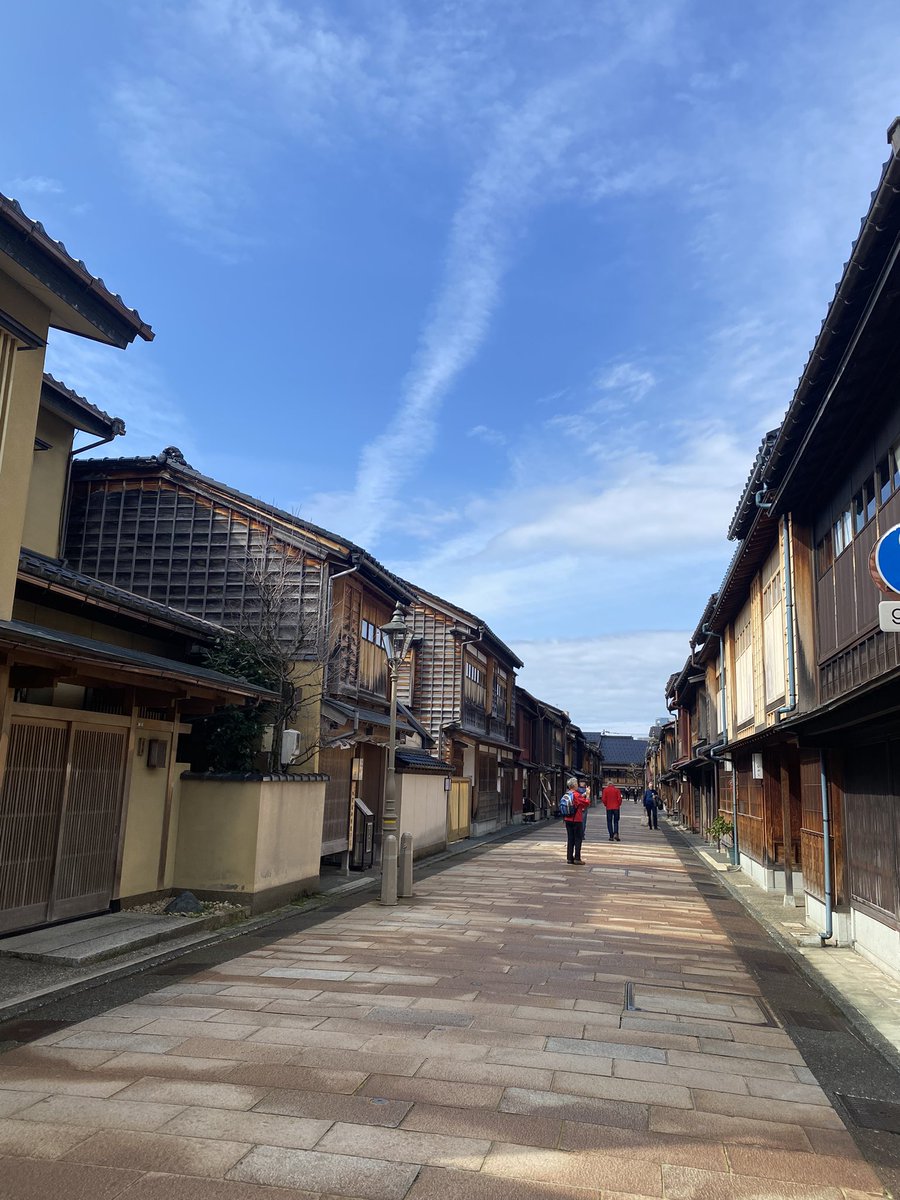 こんなに人が少ないひがし茶屋街初めて。
20℃の快適気温で幸せ。