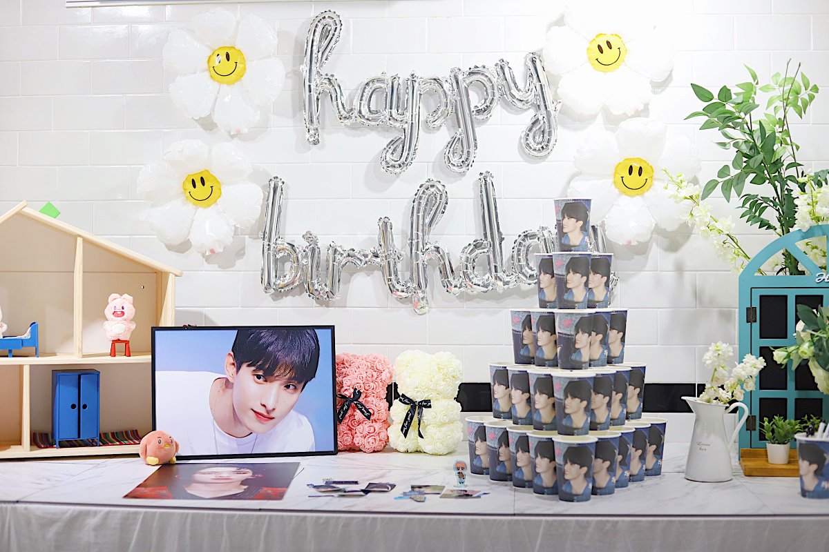 lovinherflower's tweet photo. 𝙇𝙤𝙫𝙞𝙣𝙝𝙚𝙧 𝙀𝙫𝙚𝙣𝙩
☆*:. 𝙎𝙋𝘼𝙍𝙆𝙎 .:*☆
cafe event &amp; mini exhibition

🗓 02/15~02/18
🕘 11:00~20:00

𝐏𝐫𝐞𝐬𝐞𝐧𝐭𝐞𝐝 𝐛𝐲
@whereisdk97

➖

#반짝이는_석민이에게
#도겸 
#세븐틴  
#DK 
#SEVENTEEN

 #러빈허 https://t.co/a9ZtlwJRWA