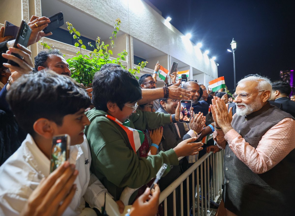 TheDailyMilap's tweet photo. دوحہ میں ایک غیر معمولی استقبال! ہندوستانی تارکین وطن کا مشکور: @PMOIndia @NarendraModi @MilapNN #India #Qatar #NarendraModi #ModiinDoha https://t.co/fBM1eVB87S