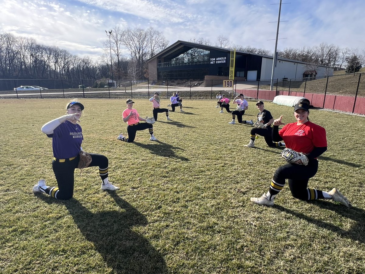 WarriorSoftball's tweet photo. Valentine’s Practice!!! 🩷❤️💜 #EveryDayWarriors https://t.co/7LUk9ahPvY