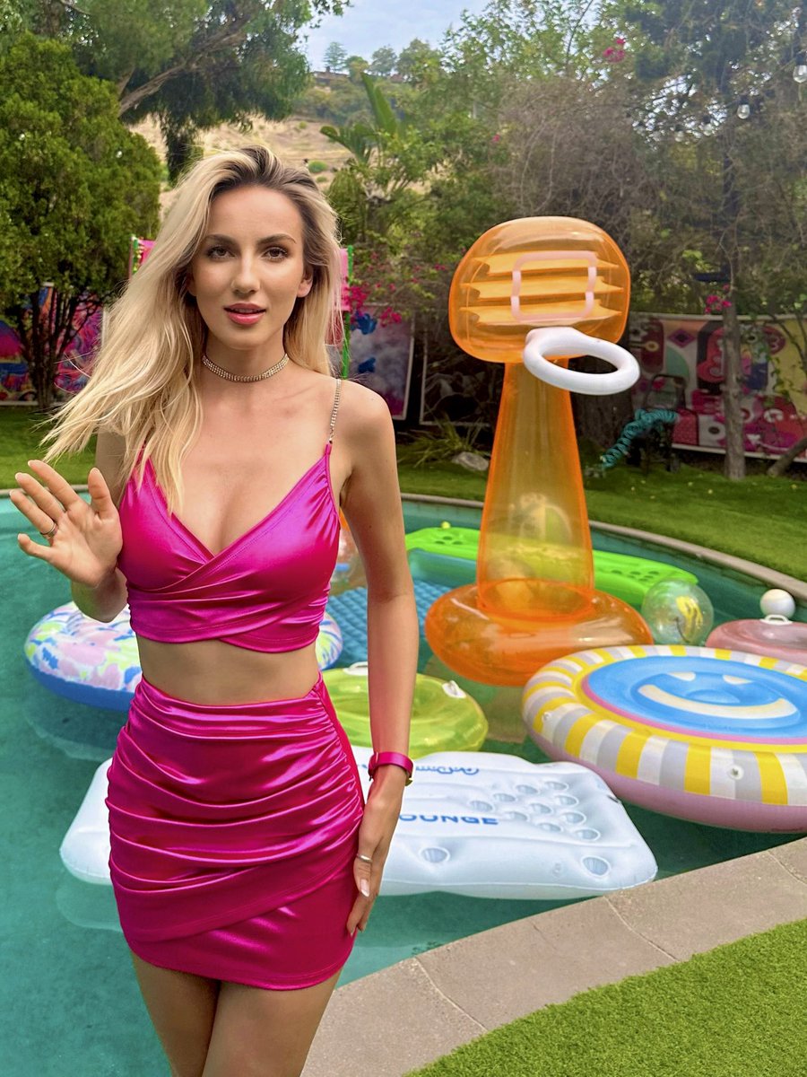 It’s Valentine’s Day and all of a sudden all these bitches have boyfriends 🤣

Anyone still need a Valentine or am I too late? 🥺

#ValentinesDay #valentinesday2024