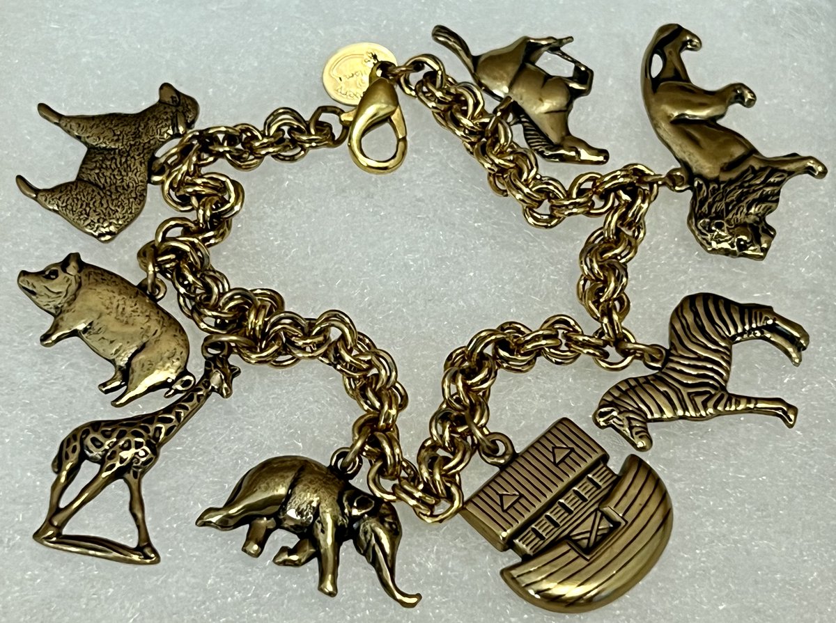 Vintage ANIMAL Ark #CHARMBracelet Signed 
#DiscoveryOfCalifornia FREE SHIP

#designerjewelry #vintagejewelry #charms #animals #animaljewelry #collectibles #noahsark #religious #signed #designersigned #jewelry #ebayfinds 

 ebay.com/itm/2666754302… #eBay via @eBay