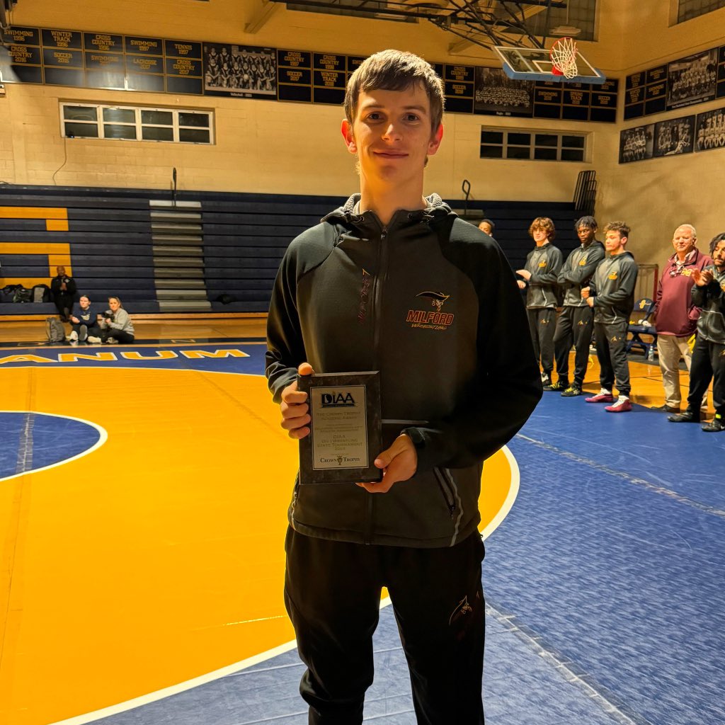 Congratulations to senior wrestler Patrick Sharkey on being honored by the DIAA prior to tonight’s quarterfinal wrestling match for his outstanding academic achievement! Patrick has been nominated by Senator Carper to both Army West Point and the Air Force Academy! 〽️🏴‍☠️