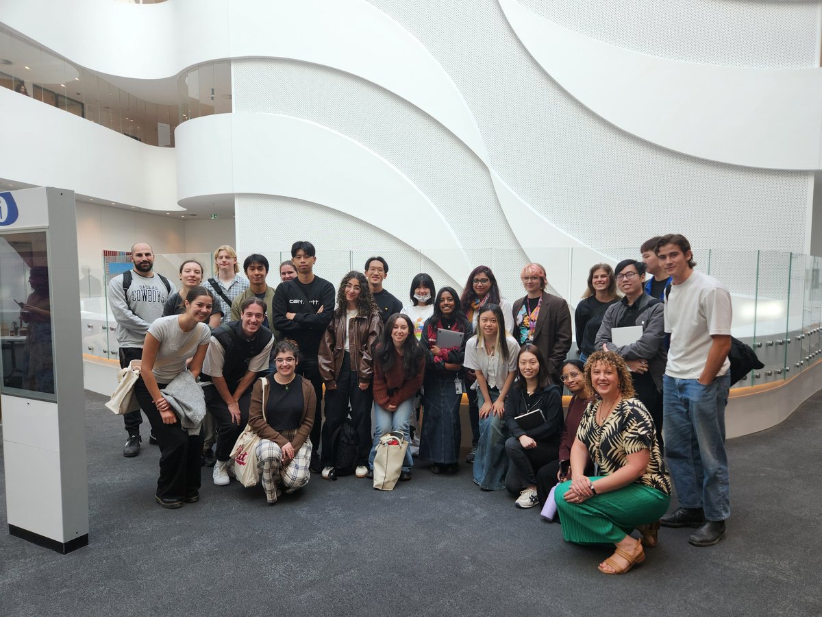 A big welcome to our 20 new @PeterMacCC Honours and 6 Masters students @PeterMacRes @PMacStudents . We loved meeting you in person today. Can you spot a student who is commencing in your lab or cluster?