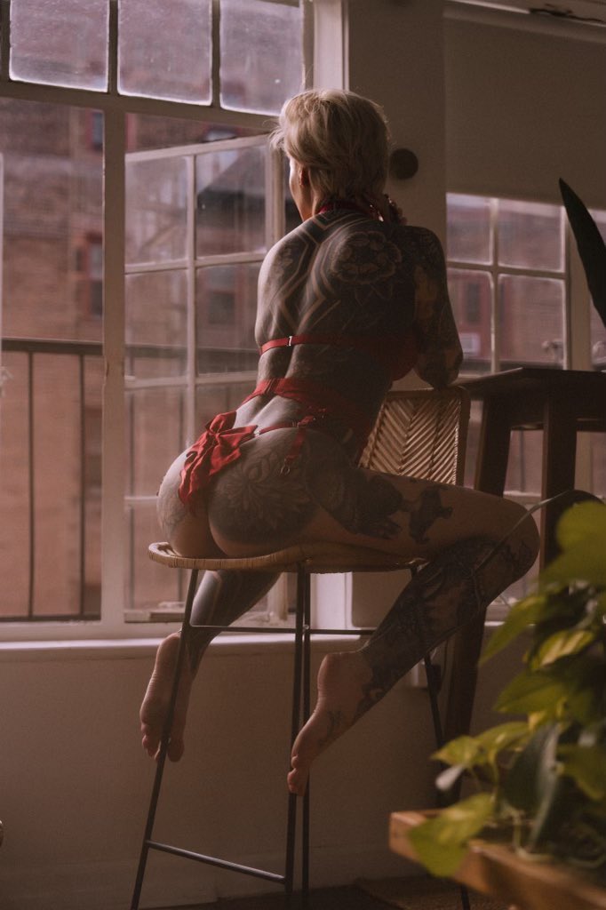 OctaviaPlach's tweet photo. Hope you had a booty-ful Valentine’s Day 🍑🖤💋
📷: @meerloointimate https://t.co/6TmaxBfzoB