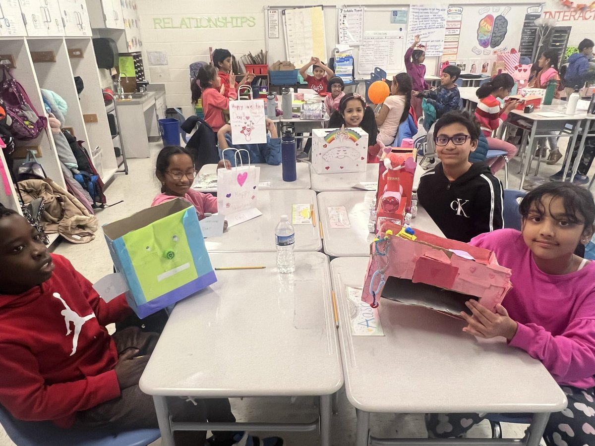 mrsadkissonlcps's tweet photo. Happy Valentine’s Day @McNairUpperES ! We had so much fun sharing our mailboxes and exchanging our valentines 💘💝 https://t.co/YIVPrTaQe3