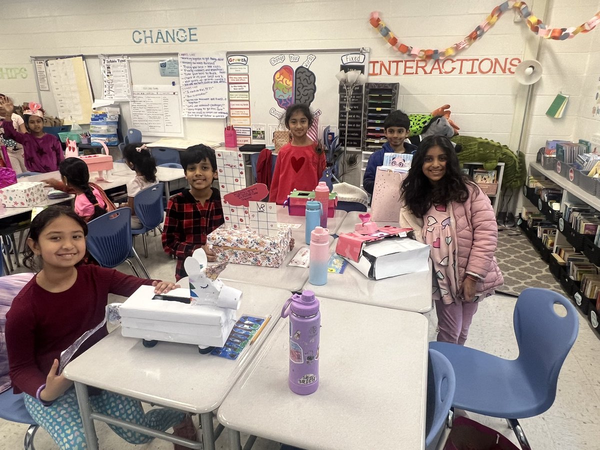 mrsadkissonlcps's tweet photo. Happy Valentine’s Day @McNairUpperES ! We had so much fun sharing our mailboxes and exchanging our valentines 💘💝 https://t.co/YIVPrTaQe3