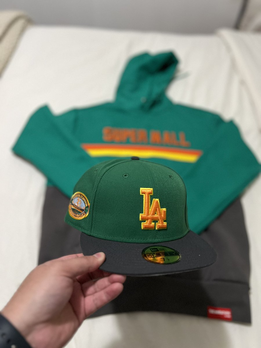 tidoloek's tweet photo. Can't get more LA than this. 🔥 https://t.co/BSETq2voCU