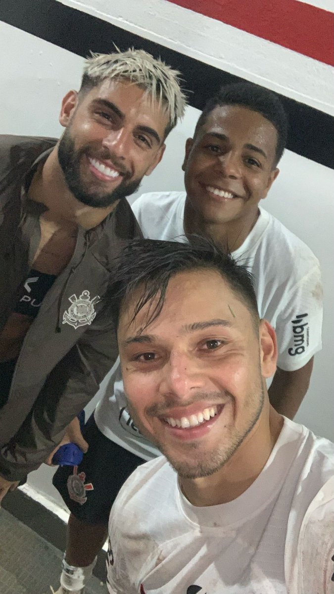 Por aqui, temos 1️⃣ selfie 🤳🏻 e 4️⃣ gols ⚽⚽⚽⚽

#VaiCorinthians