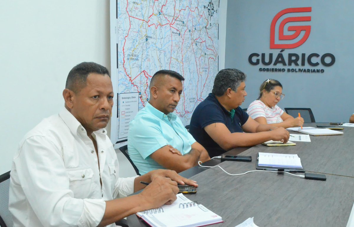 En compañía de los secretarios de área y el jefe político de Roscio en el marco de organizar y garantizar un trabajo eficaz en todo el territorio Guariqueño