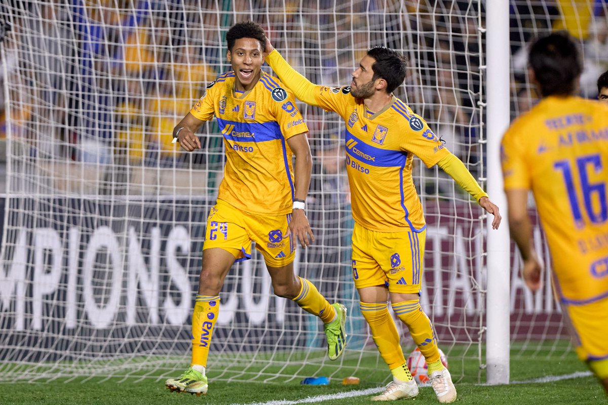 WillieGzz's tweet photo. Segunda goleada consecutiva para Tigres, quien ya está en la siguiente ronda de la Champions Cup. ¡Súbele al himno, papá! 🐯⚽

[📷 - MexSport] https://t.co/iL7V9nc3eV