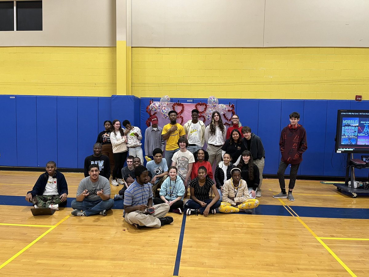 Sumter High Unfied Sports celebrated the Valentine’s Day with love and grace!#GamecockGreatness #chooseyoinclude #SSDShiningStars 💙💛