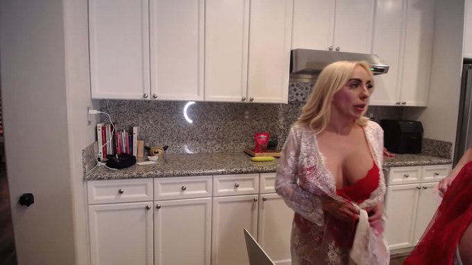 Alexis Fawx is live now! https://t.co/11enTIVPyy https://t.co/lCeU7zRF0r