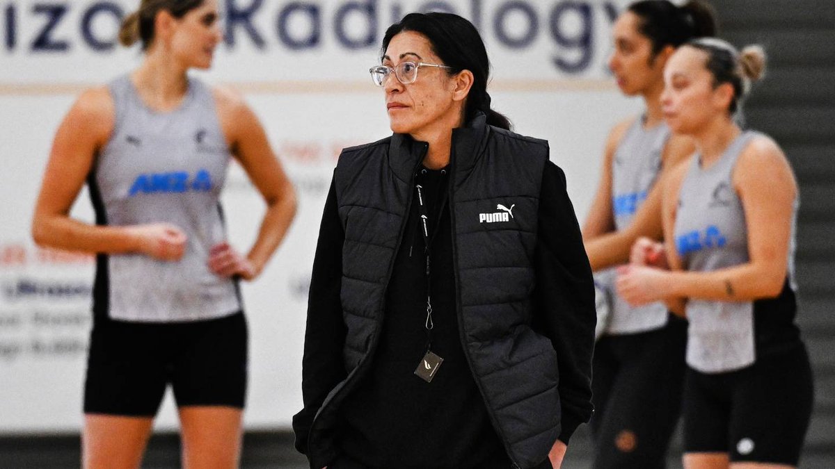 Dame Noeline Taurua wants to continue coaching the Silver Ferns, but she'll have to apply for the job as Netball New Zealand has decided to launch a recruitment process for the position. Read more: bit.ly/3SxMmEs 📷 Photosport