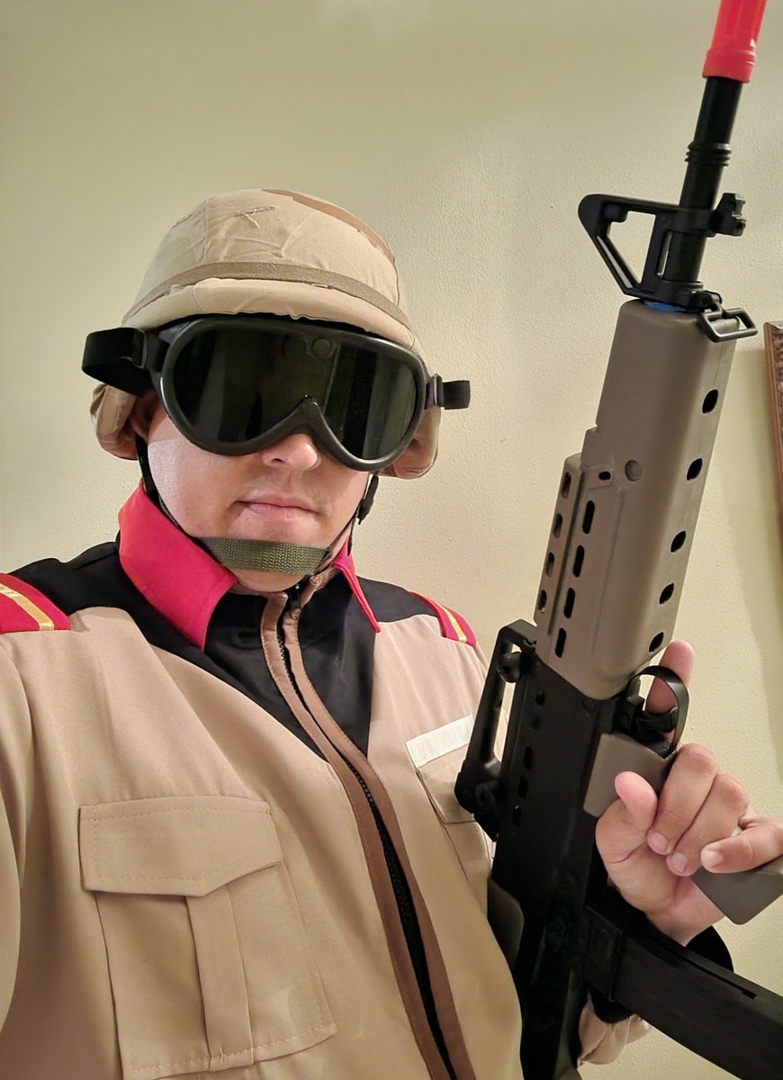 phoenixprime1's tweet photo. Getting my Gundam Earth Federation soldier cosplay going! Still got a bit of kit to get, some sewing to be done, light painting, etc but it's coming together! 

#Gundam #Earthfederation #EFSF #gundamcosplay #cosplay https://t.co/TLhBPiOqd5