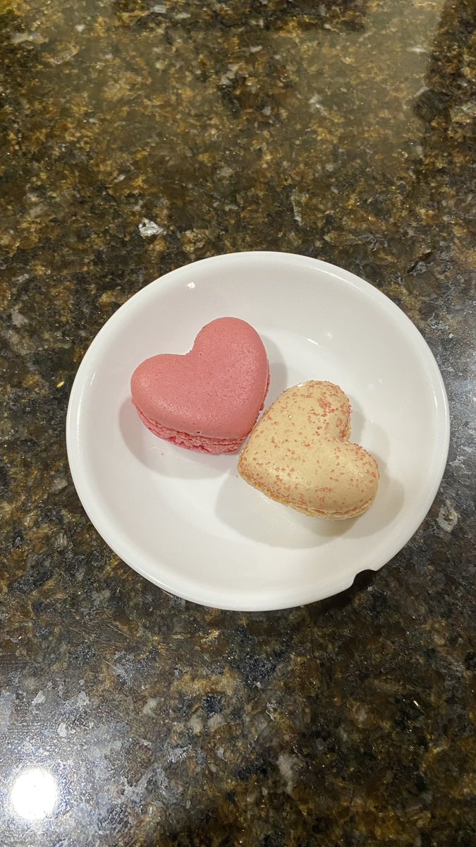luvarabella's tweet photo. happy valentines day darlings!!!

let's share some macarons okie!

💖💖💖 https://t.co/LNWkFyzPWR