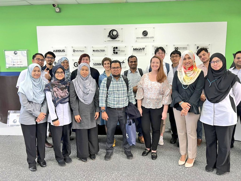 Celebrating 10 years of #LIFGlobal in Malaysia with <a href="/RAEngGlobal/">RAEngGlobal</a> and <a href="/mightmalaysia/">MIGHT</a>.

#UkinMalaysia's Political Counselor, @AndrewmBowes, commends the program's success in fostering #innovation and #UK-#Malaysia partnerships.

🎉🇬🇧🇲🇾 #InnovationLeadership