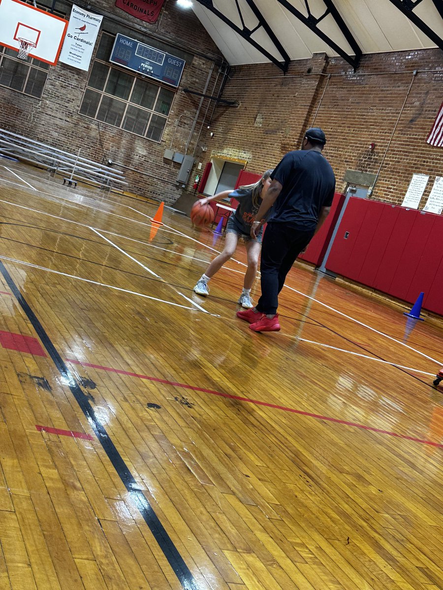 BrukLin32's tweet photo. Another full practice with @HulbertWBB squad and then personal workouts with @BceFactory3678. Can’t wait for districts to start Friday. #GirlsBallToo
#BallHERS #FreshmanYear #MyTrainerIsBetterThanYourTrainer

@id3ntityelite
@HulbertWBB
@VYPEOK
@vypeplus
@JasonGreenBball
@PGHOklahoma
@girlzprepreport
@NE_Ok_HS_Sports 
@MacBulldogsWBB
@USAOWBB