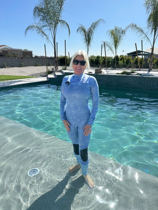 Long Time Coming but the Pool has Water and I went in it ! Xoxo Happy Valentines Day ! https://t.co/