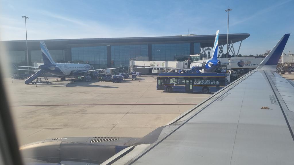 chandruiyer's tweet photo. Another day, another flight.. @BLRAirport becoming a second home for me in #NammaBengaluru #MumbaiCalling #LifeofaDiplomat  🇬🇧 🇮🇳 #AlivewithOpportunity 

Kasa Kai @UKinMumbai? @harjinderkangUK https://t.co/plKeqxnzsC