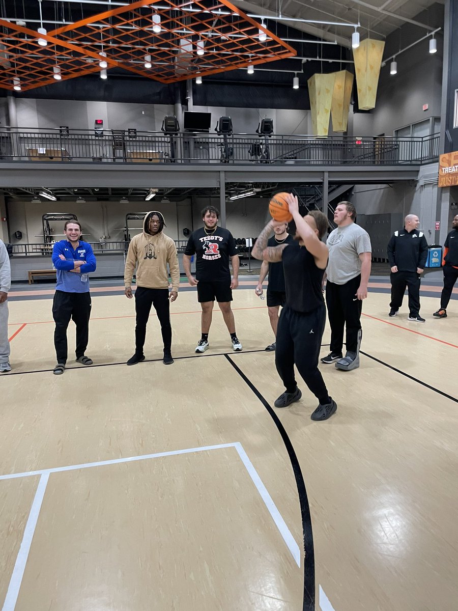 3 Pt Shootout winner ⬇️