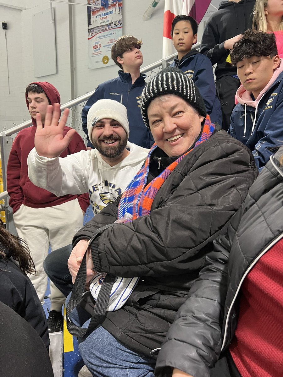 BethpageHSAP's tweet photo. What an amazing ending to an exciting game!!!!!! Congratulations Golden Eagles!!!!!! #wearebethpage https://t.co/DVdvkOdjOl