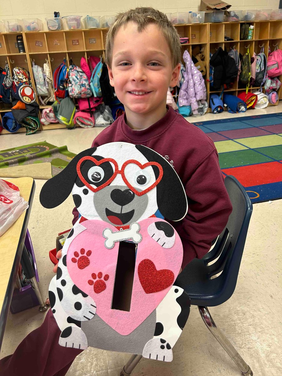 SjrSchool's tweet photo. Mrs. John’s Kindergarten students used amazing artistic creativity at home to make their Valentine boxes. They expressed their friendships giving each other valentines today.  #WeAreSJR, #SJRproud, #archphilly, #AOPS_schools, @AOPS_schools https://t.co/I8mgoR27Ru