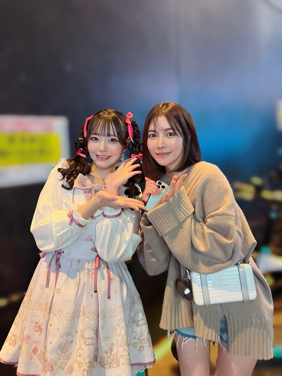 実は昨日素敵な出会いが……✨️✨️
事務所の大先輩！楓カレンさん(@kaedekaren0825 )とたまたまお会いしました(⸝⸝o̴̶̷᷄ ·̭ o̴̶̷̥᷅⸝⸝)♡♡
とても綺麗で美しくて優しくて筆舌できないくらいに素敵な先輩で感動💗
お写真もありがとうございました🙇‍♀️❣️ https://t.co/l4URVTAOOe