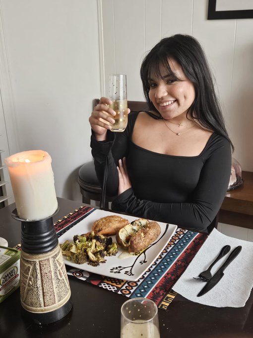 Having my best Valentine&rsquo;s Day ever💕 https://t.co/FxKeFpTlwQ<a href="/tag/newprofilepic"class="tags"><span>#newprofilepic</span></a>