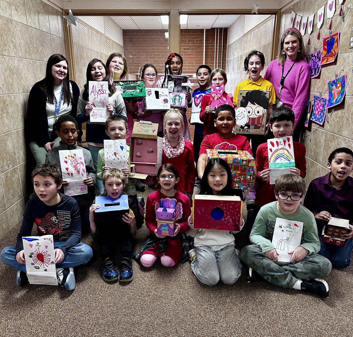 HonkolasClass's tweet image. Happy Valentine’s Day from this sweet crew! #valentinesday2024 #3rdgrade #vikinglearners
