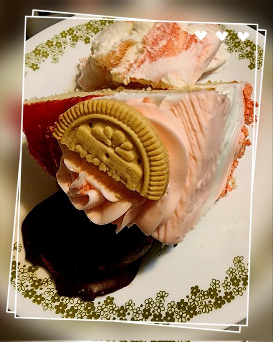Strawberry Crunch cake, Strawberry Cheesecake ice cream, and a Chocolate Covered Strawberry, because<a href="/tag/realloyalfans"class="tags"><span>#realloyalfans</span></a>